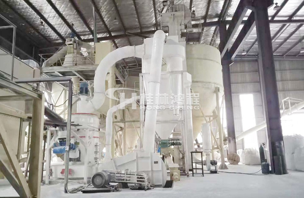1545013078946903.jpg 桂林鴻程氧化鈣磨粉設(shè)備325目時產(chǎn)4噸江蘇雷蒙磨粉機生產(chǎn)線客戶現(xiàn)場圖